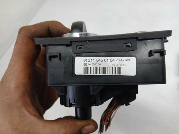 COMMODO MERCEDES CLASS-E W211 ( PHARE UNIQUEMENT ) - Vue 3